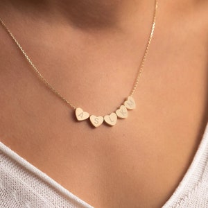 Collar delicado con inicial de corazón en oro macizo de 14 quilates, collar de 2, 3, 4, 5 y 6 corazones pequeños, gargantilla de corazón con letras grabadas personalizadas es un regalo para ella