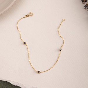 14K gouden armband boze oogstation, geëmailleerde Turkse armband boze oogbescherming, klein Grieks oog stijlvolle gouden armband cadeau voor moeder en voor haar