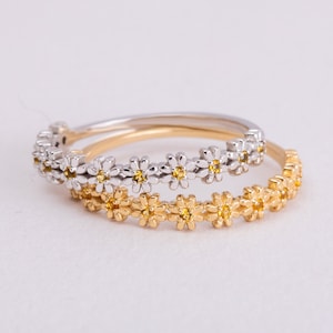 Solid Gold Daisy Ring, Beautiful Colorful Daisy Flowers Ring 10K 14K 18K , Floral Ring, Nature Lover Jewelry, Cute Everyday Jewelry For Her