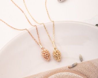 Halsband i 14K 18K guld med tallkotte, Elegant och litet tallkottehalsband, Söt brudtärnepresent i 3 färger, Vackert naturhalsband, Present till henne