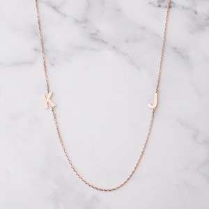 Collar de oro macizo de 14 k con 2, 3, 4 y 5 letras, collar con inicial lateral de oro macizo de 14 k, gargantilla personalizada con letra inicial lateral de oro