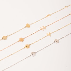 Pulsera con inicial de letra personalizada con huella de pata en oro macizo de 14 quilates, pulsera personalizada elegante con huella de pata de perro y gato, pulsera minimalista con huella de pata, pulsera con nombre
