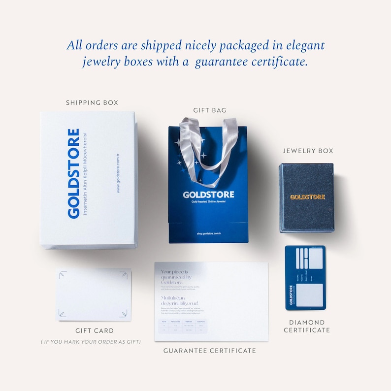 K&ouml;nnte beinhalten: Eine wei&szlig;e Box mit dem Text "GOLDSTORE" in blau gedruckt. Die Box ist mit "Shipping Box" beschriftet. Eine blaue Geschenkt&uuml;te mit dem Text "GOLDSTORE" in wei&szlig; gedruckt. Die Tasche ist mit "Gift Bag" beschriftet. Eine blaue Schmuckschatulle mit dem Text "GOLDSTORE" in wei&szlig; gedruckt. Die Box ist mit "Jewelry Box" beschriftet. Eine wei&szlig;e Karte mit dem Text "Gift Card" in blau gedruckt. Die Karte ist mit "Gift Card (If you mark your order as gift)" beschriftet. Eine wei&szlig;e Karte mit dem Text "Guarantee Certificate" in blau gedruckt. Eine blaue Karte mit dem Text "Diamond Certificate" in wei&szlig; gedruckt. Die Karte ist mit "Diamond Certificate" beschriftet.