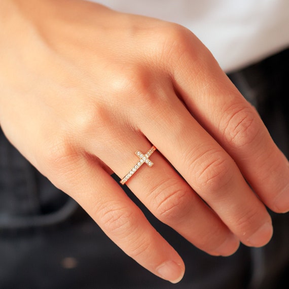 Solid gold cross ring outlet