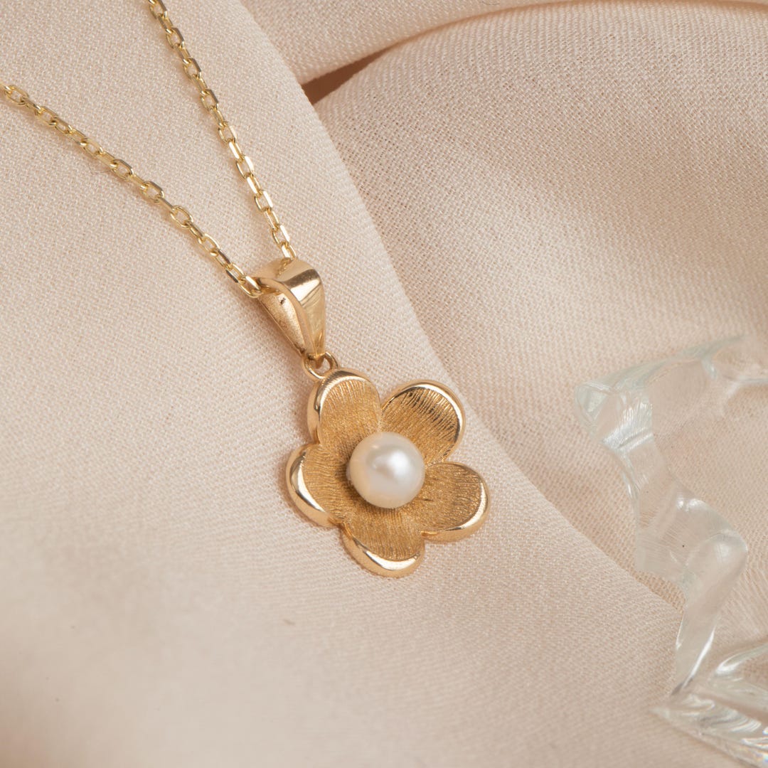 MUUYYI Collana con ciondolo a forma di fiore dolce per donna, fidanzata