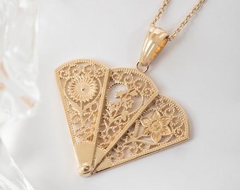 Custom Family Birth Flower Fan Necklace, Filigree Floral Bouquet Jewelry, Personalized Birth Month Flower