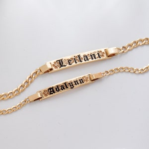 Personnalisez le bracelet en or héritage hawaïen pour bébé fille garçon, nom personnalisé avec gravure en or jaune 14 carats, date Bracelet d'identification de bébé avec chaîne à maillons cubains hawaïens