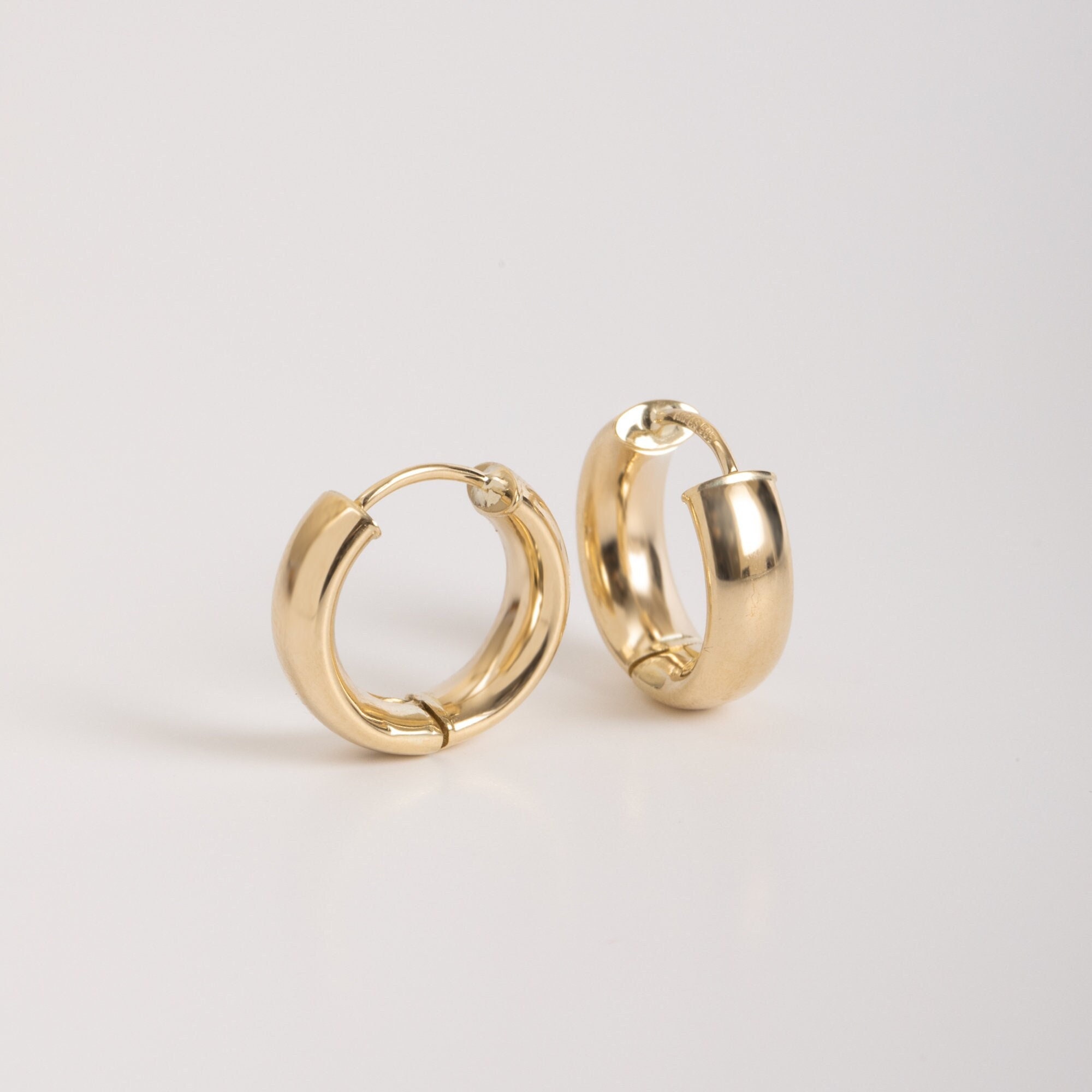 Collezione T by :Orecchini a cerchio in oro giallo