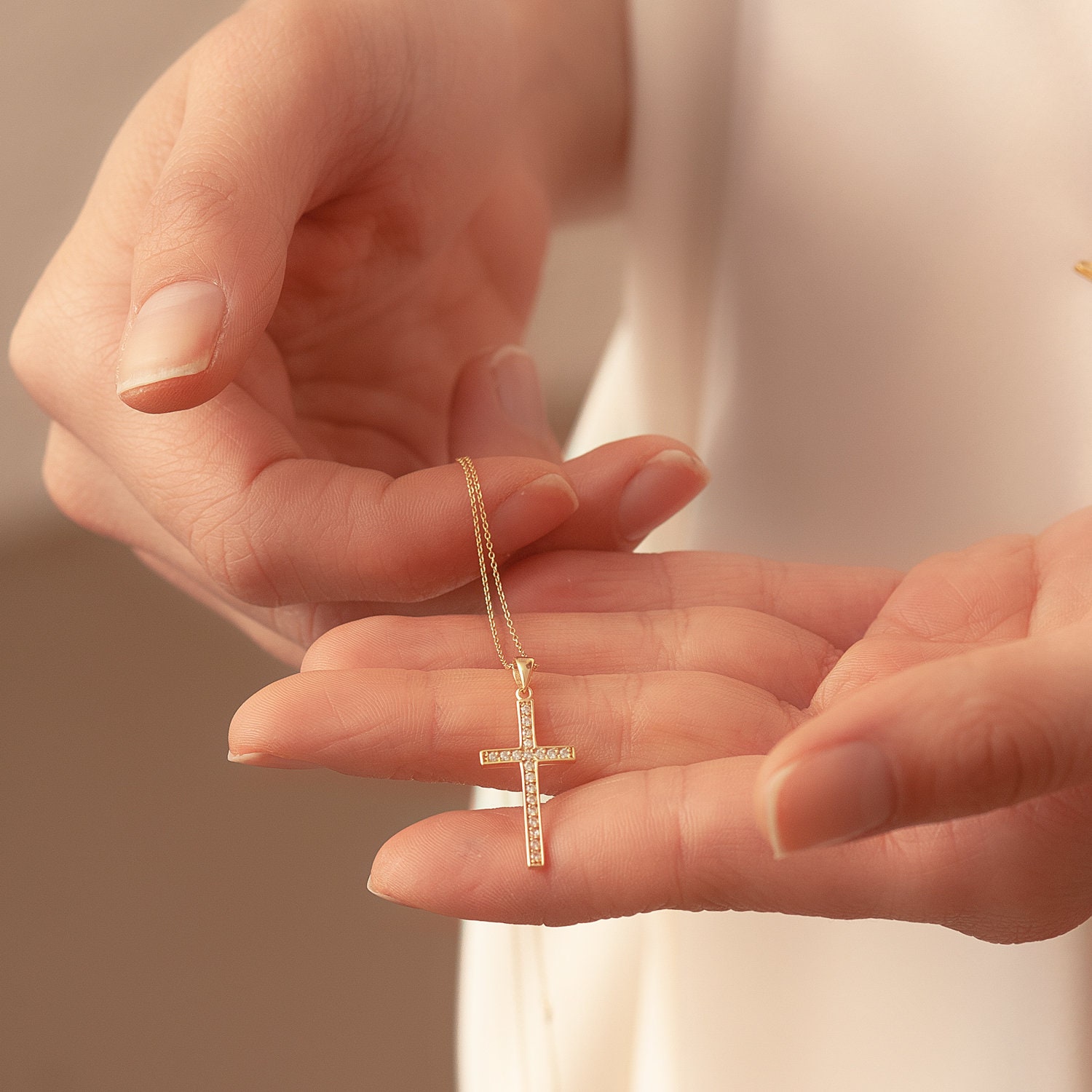 Collana con croce per bambini in oro 18 carati, croce con catena Figaro per bambini, regalo di battesimo per ragazzi, gioielli religiosi con catena a maglie, pronti per la spedizione - Italia