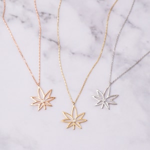 Collar de cannabis con diamantes en oro de 14 quilates y 18 quilates, collar de marihuana con diamantes y arte de hoja de oro, collar con colgante de hoja de marihuana y collar con colgante de marihuana.