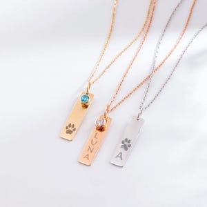 Collar con colgante de barra con huella de pata personalizada en oro macizo de 14 quilates y 18 quilates, colgante de barra con huella de pata grabada con piedra de nacimiento personalizada, collar conmemorativo personalizado para mascotas
