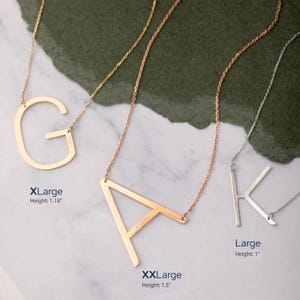 14k Solid Gold Personalisierte große Initial Halskette. Übergroße Buchstabe Custom Gold Halskette ist ein großes Geschenk für Sie. Valentinstag Geschenk.
