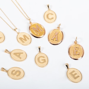 Collar con colgante de letra ovalada en oro macizo de 14 k y 18 k: ligero o pesado, regalo personalizado para cumpleaños, día de la madre, graduación