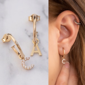 Aro con inicial personalizado en oro de 14 quilates, con inicial personalizada, diamante pavé de circonita cúbica, abierto, ideal como regalo.