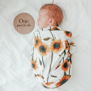Cartes jalon nouveau-né/cartes jalon bébé/cartes jalon/cartes jalon bébé en bois/cartes jalon bois/plaque nom en bois/panneau rond