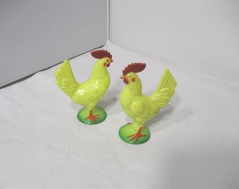 2 Vintage Knickerbocker Plastic Rooster Figures Figurines Pair