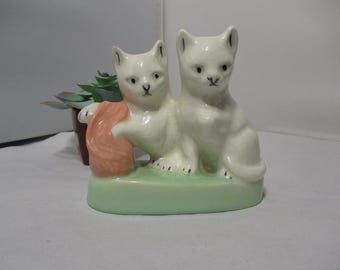 Vintage White Cats Kittens Collectible Ceramic Figurine Figure