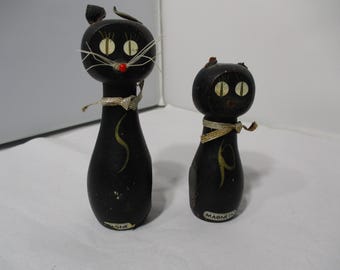 Vintage MCM Black Cat Kittens Magnetic Wood Wooden Salt & Pepper Shakers