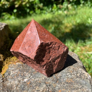 This fire engine red jasper point is raw with a polished tip.

Size:2.5-3 inches