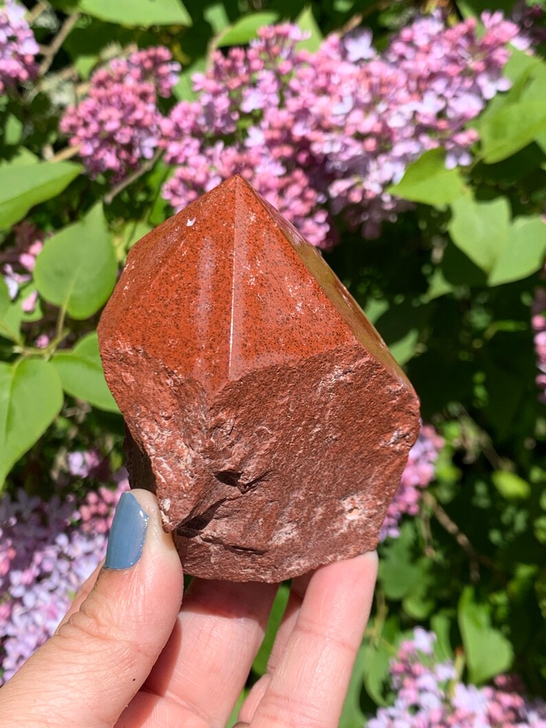 This fire engine red jasper point is raw with a polished tip.

Size:2.5-3 inches