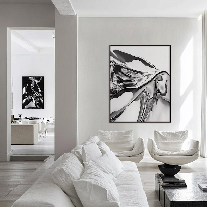 Pode incluir: Uma sala de estar moderna com m&oacute;veis brancos e duas obras de arte abstratas emolduradas em preto e branco. A obra de arte apresenta padr&otilde;es fluidos e rodopiantes. A sala inclui um sof&aacute; branco, duas poltronas e uma mesa de centro.