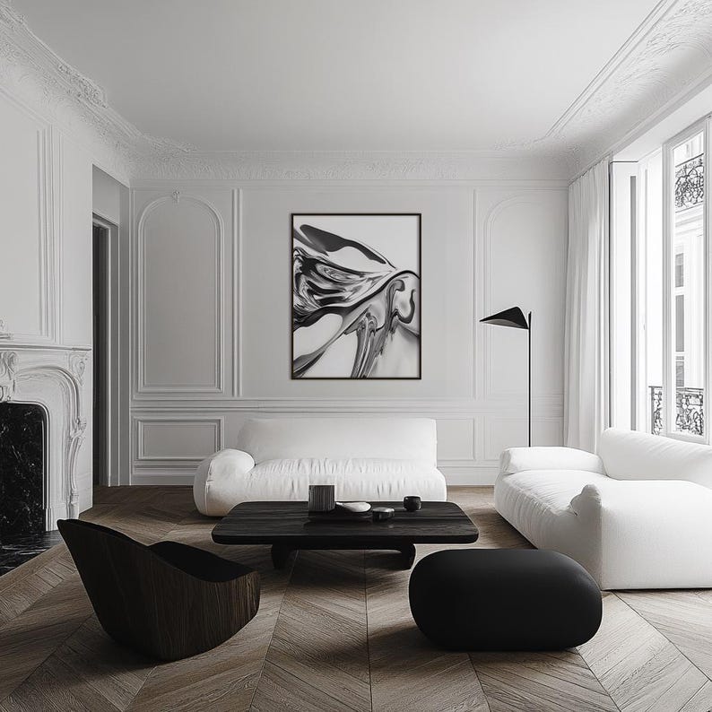 Pode incluir: Uma sala de estar moderna com sof&aacute;s brancos, uma mesa de centro preta e uma cadeira preta. Uma obra de arte abstrata em preto e branco est&aacute; pendurada na parede. O quarto tem pisos de madeira e um candeeiro de p&eacute; preto.