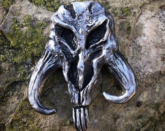 Mandalorian pendant brooch