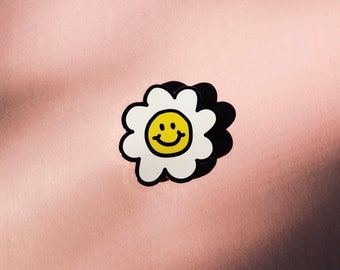 Smiley Face Daisy Flower Enamel Pin - Etsy