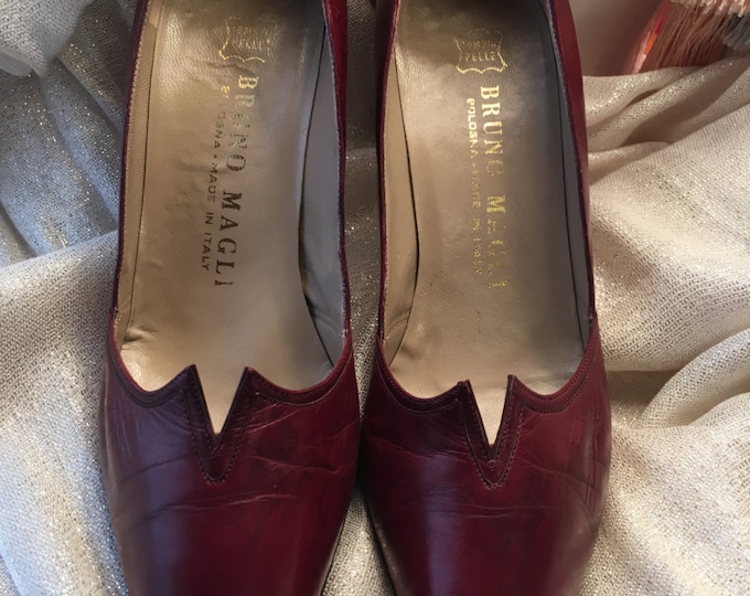 Vintage Bruno Magli, Made in Italy, Burgundy Pump Ladies Shoes, size 4 M