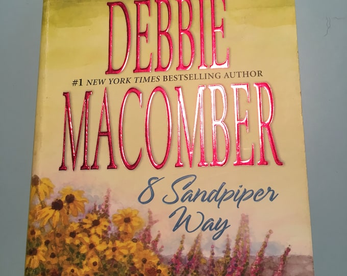 Paperback "8 Sandpiper Way" by Debbie Macomber