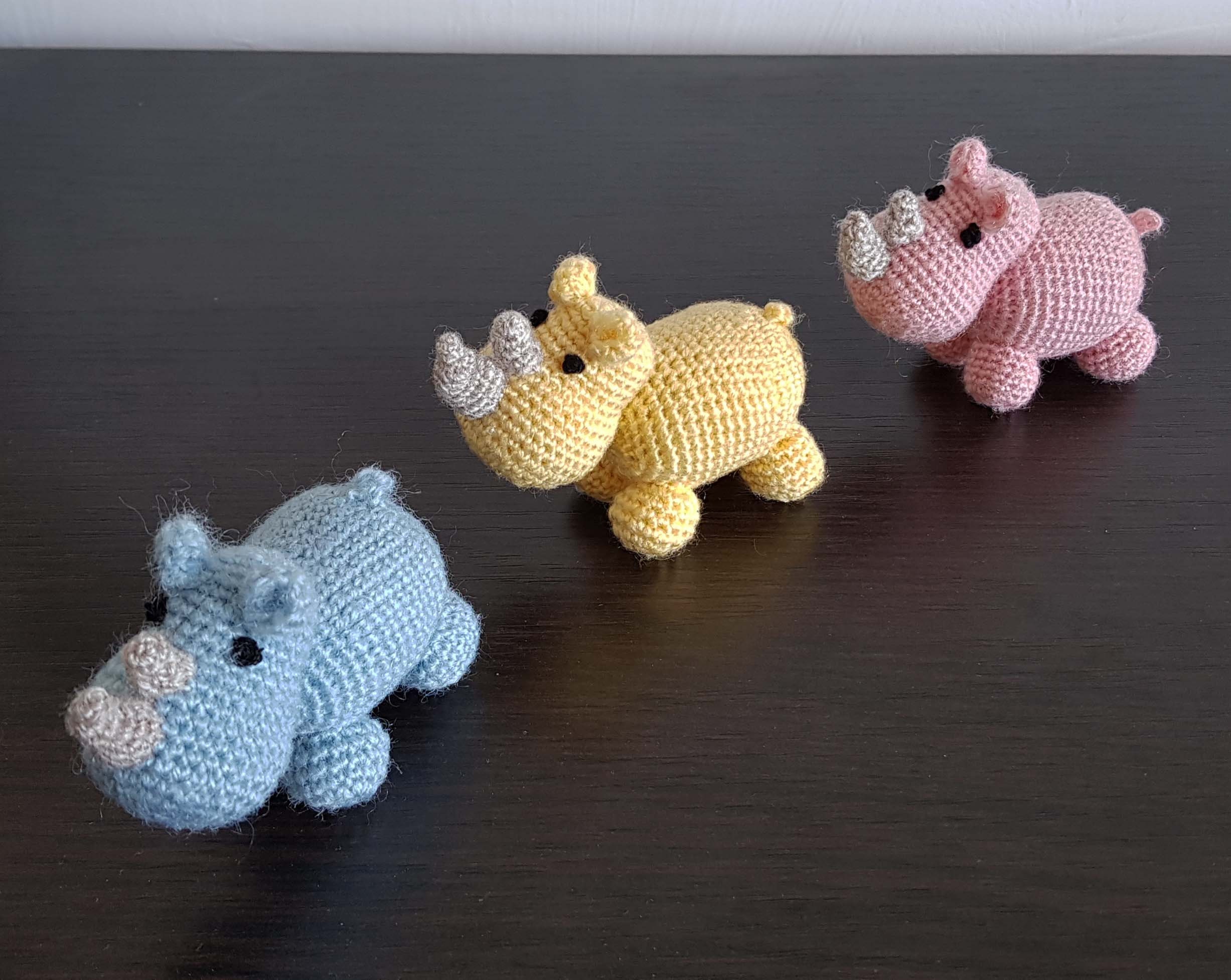 Amigurumi Rhinoceros, häkeln PlüschAss, gefüllte Tier Spielzeug, Baby-Dusche-Geschenk, Party gunst, Set von 3