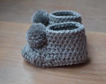 Crocheted baby booties- Gray baby shoes - unisex baby shoes - pom pom booties - Pregnancy announcement grandparents - Crochet baby shoes