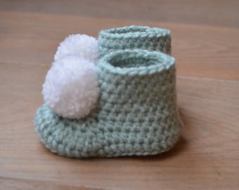 Crochet baby booties - Crochet baby shoes - pompom baby shoes - Gender neutral baby gift - baby shower - pregnancy announcement grandparents