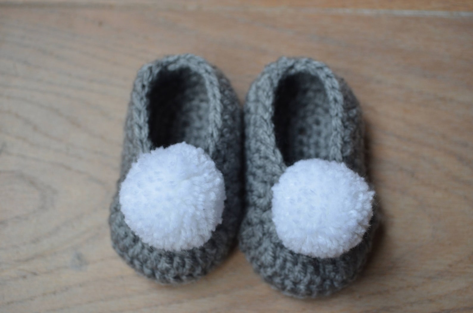 crochet ballerina - baby ballet shoes - crochet baby shoes with pompom- pregnancy announcement grandparents - gift baby -grey ne