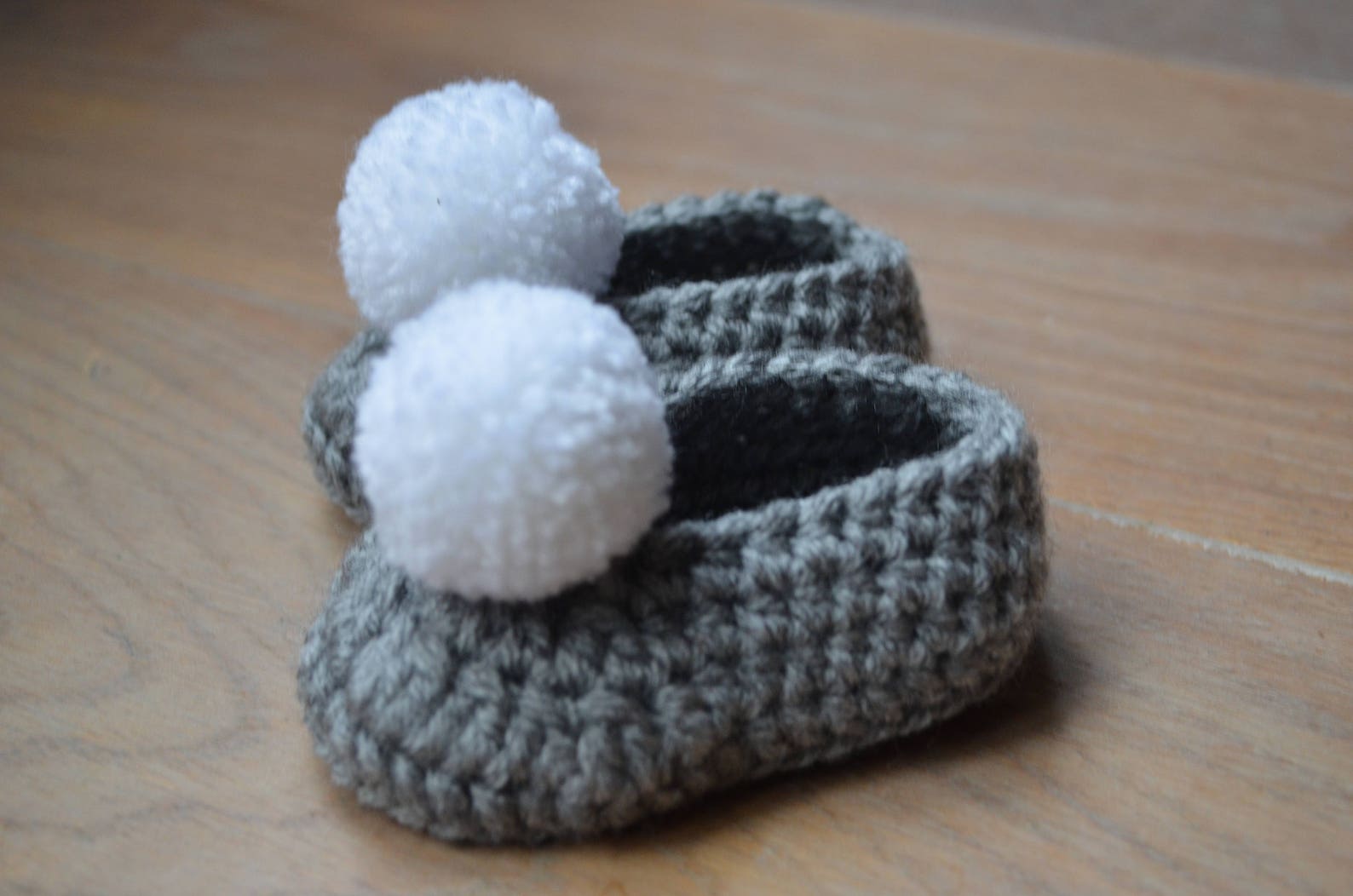 crochet ballerina - baby ballet shoes - crochet baby shoes with pompom- pregnancy announcement grandparents - gift baby -grey ne