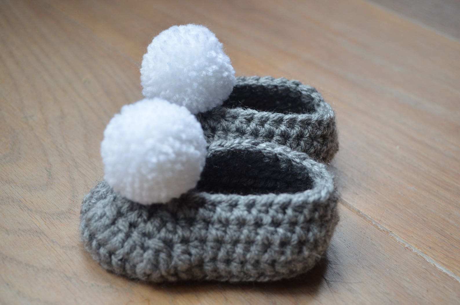 crochet ballerina - baby ballet shoes - crochet baby shoes with pompom- pregnancy announcement grandparents - gift baby -grey ne