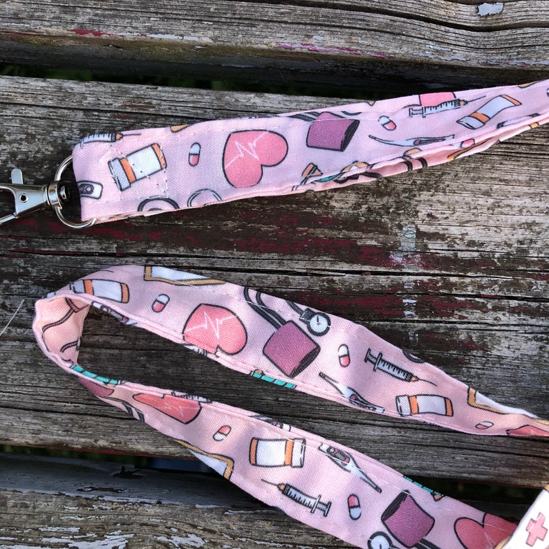 Neck circumdred Medical pale pink key fastener A