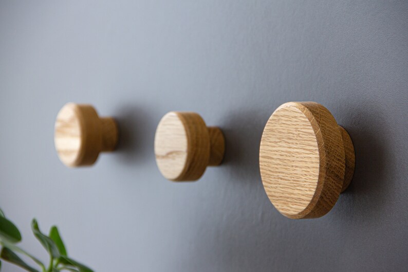 GANCHOS DE PARED // Round Oak, de WoodenAthens Cuélgalo imagen 3