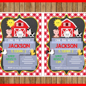 K&ouml;nnte beinhalten: Ein rot-wei&szlig; karierter Hintergrund mit einer Einladung im Kreidetafel-Stil f&uuml;r eine Geburtstagsparty zum Thema Bauernhof. Die Einladung lautet "Oink. BAA. MOO000! Jackson wird 2. Sonntag, 15. August, 13-15 Uhr. RSVP xxx xxx xxx xxxxxxxxx"