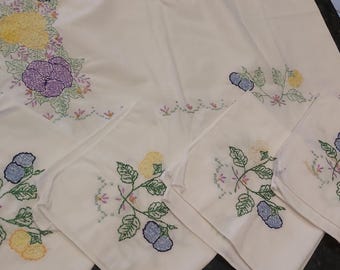 4 VINTAGE napkins and runner | cotton hand stitched embroidered napkin dining bar cocktail cross-stitch floral embroidery kitchen,vintage