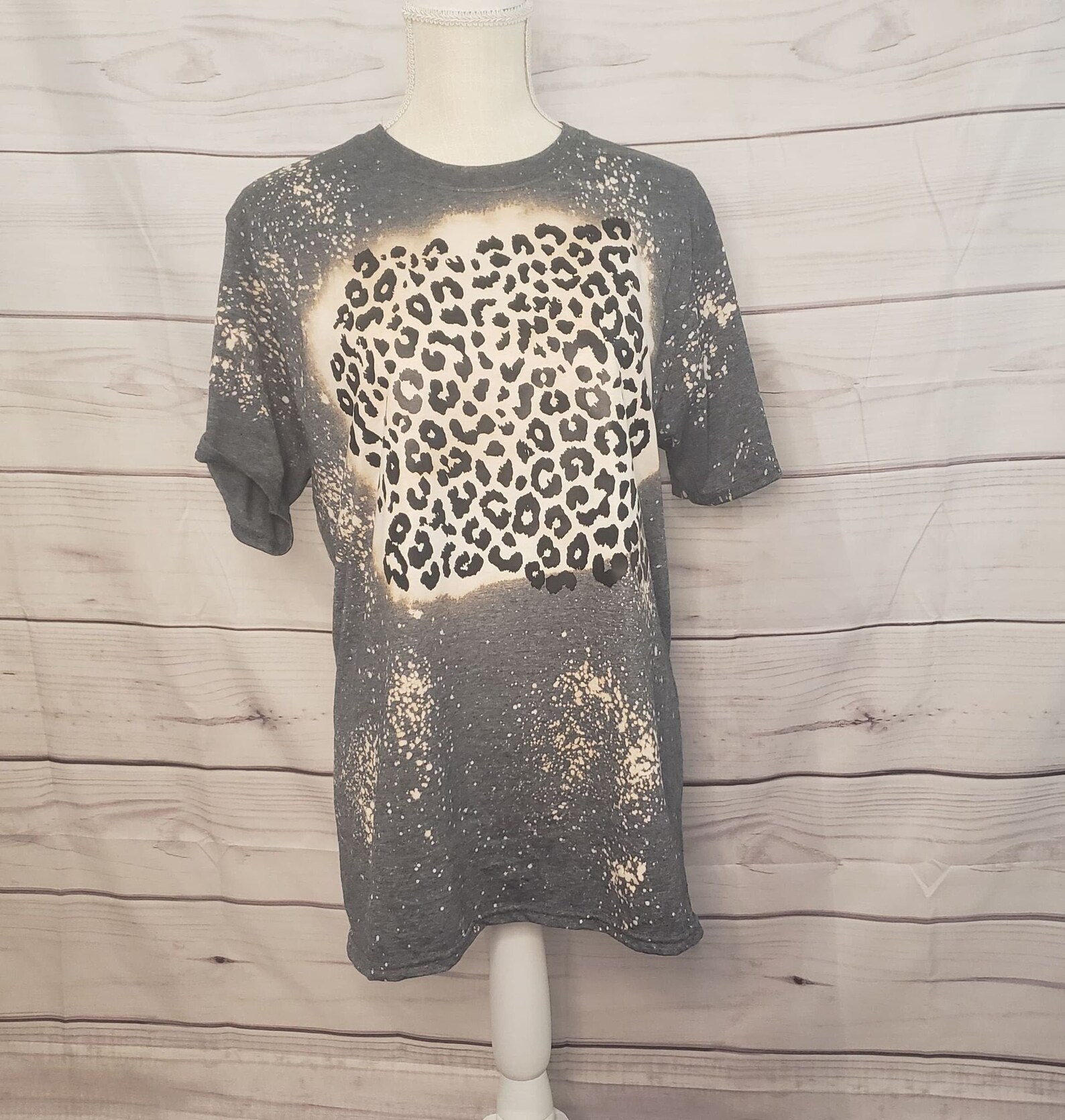 bleach leopard tee