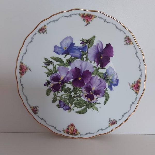 Royal Albert China / Pansies / Sara Anne Schofield / Decorative / Collectors / Plate / Collectable / Vintage