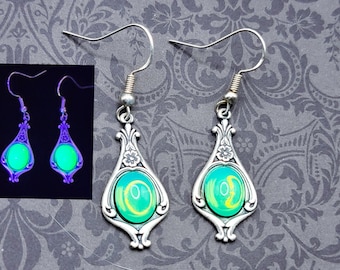 Orecchini in vetro di uranio Art Nouveau, sirena blu-verde, tonalità argento opalescente