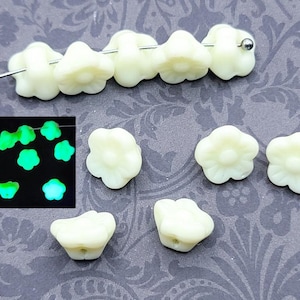 Custard Flower Uranium Glass Beads 8mm White Czech 10pcs image 1