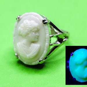 Sterling Cameo Uranium Glass Ring Size 8 Vintage Czech Button 925 Silver