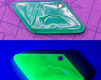 Vintage Art Deco Cameo Uranium Glass Cabochon Czech Green Double Sided 25x11mm