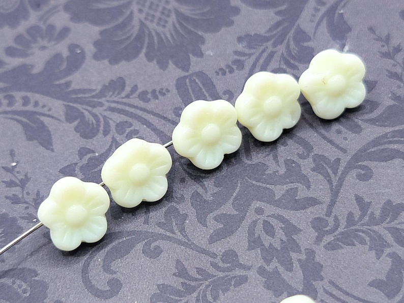 Custard Flower Uranium Glass Beads 8mm White Czech 10pcs image 4