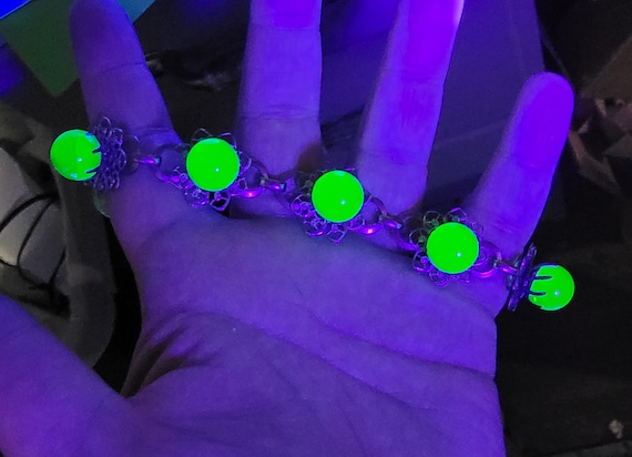 Uranium Glass Bracelet Green Marble Silver Tone F… - image 2