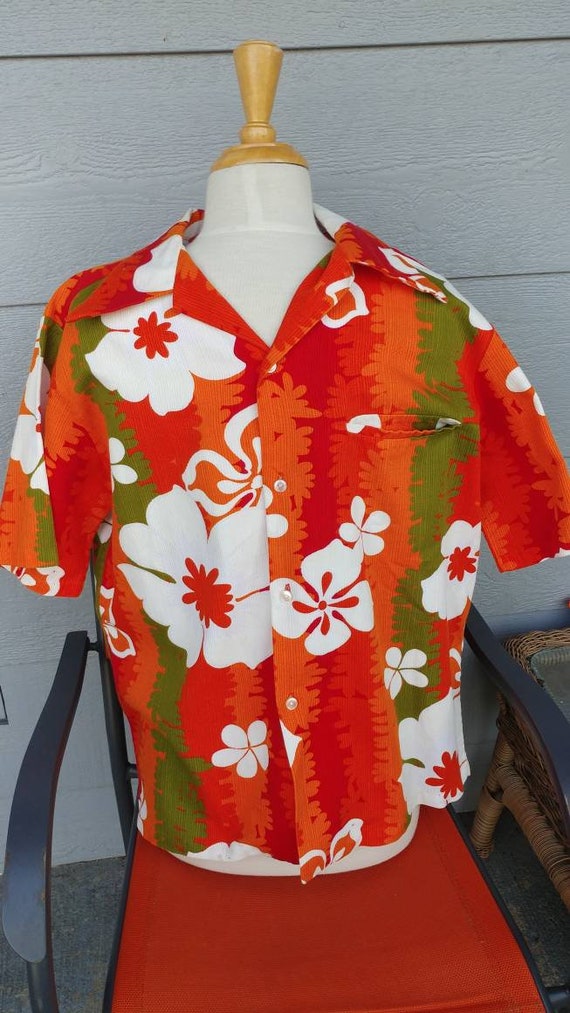 XL Men's Vintage 1960s Royal Mens Shop Aloha Shirt