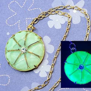 Vintage Uranium Glass Necklace Gold Tone Mint Green 1960s